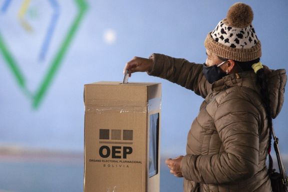 Las elecciones presidenciales en Bolivia transcurrían con normalidad y buena afluencia de votantes Las elecciones presidenciales en Bolivia transcurrían con normalidad y buena afluencia de votantes
