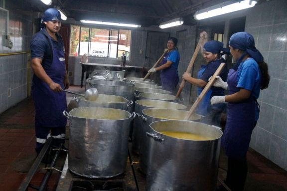 Oberá: 350 mil raciones de alimentos se cocinó en lo que va de la pandemia Oberá: 350 mil raciones de alimentos se cocinó en lo que va de la pandemia