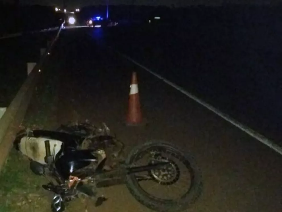 Motociclista falleció tras despistar sobre el puente del Arroyo Garupá