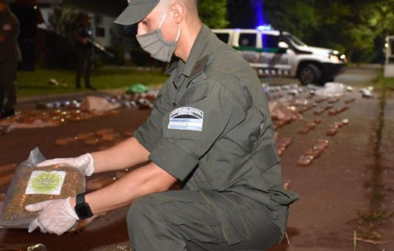 Incautan marihuana valuada en casi 30 de millones de pesos en Ituzaingó Incautan marihuana valuada en casi 30 de millones de pesos en Ituzaingó