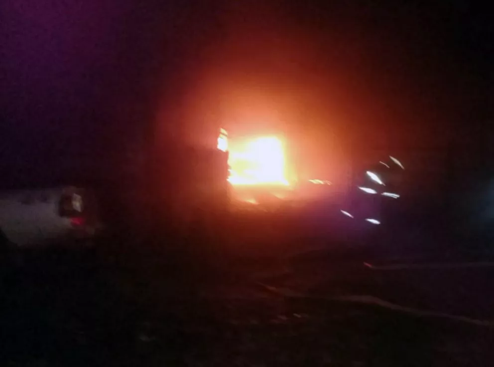 Investigan incendio en automóvil y vivienda del jefe de Gendarmería de San Vicente