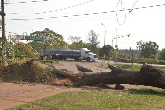 Eldorado: Juntan firmas para que levanten retenes de calle Paraguay y avenida Formosa Eldorado: Juntan firmas para que levanten retenes de calle Paraguay y avenida Formosa