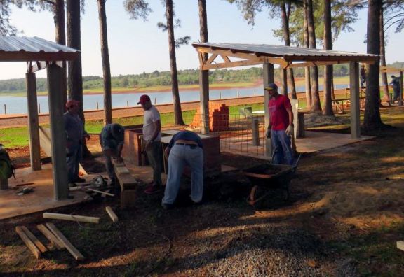 Nuevos quinchos y piscina en el Parque Acuático y Ecoparque Uruguaí Nuevos quinchos y piscina en el Parque Acuático y Ecoparque Uruguaí