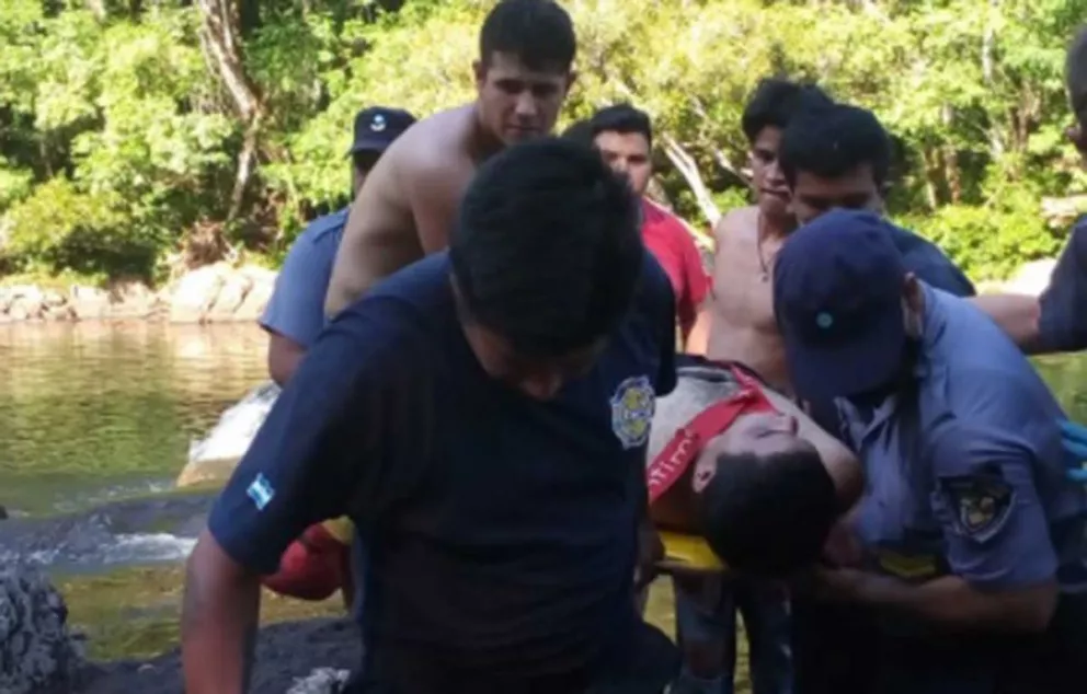 Rescataron a dos jóvenes que se ahogaban en el Salto Tabay