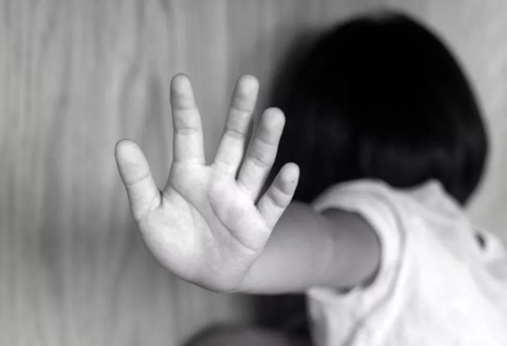 Reclama asistencia para su hija de 2 años que fue abusada