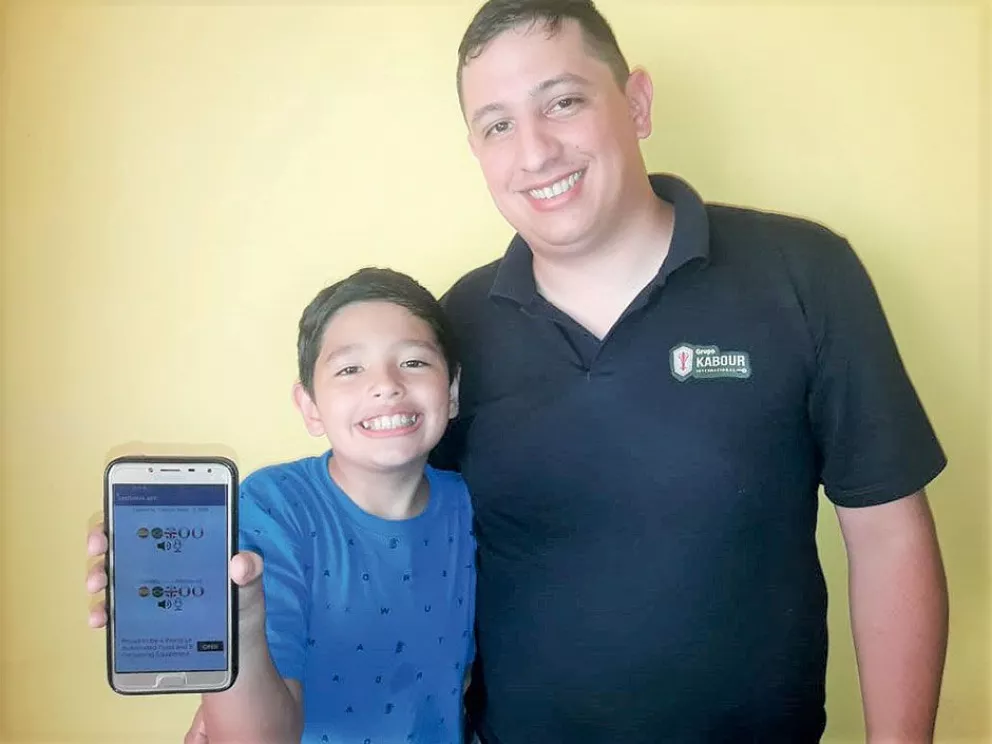 App que traduce charlas, obra de un niño de Andresito