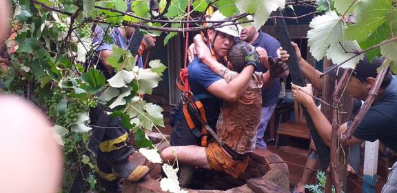 Rescataron a un anciano de 80 años que cayó a un pozo de agua Rescataron a un anciano de 80 años que cayó a un pozo de agua