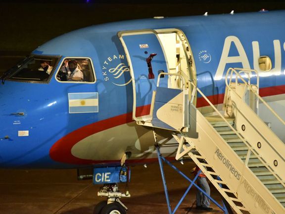 Llegó a Posadas en avión y dio positivo a Covid-19, ahora está aislado Llegó a Posadas en avión y dio positivo a Covid-19, ahora está aislado