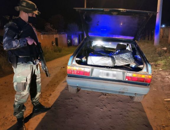 Prefectura incautó 8.000 atados de cigarrillos en dos procedimientos Prefectura incautó 8.000 atados de cigarrillos en dos procedimientos