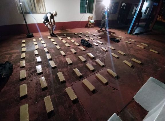 Prefectura secuestró un cargamento de marihuana en Montecarlo Prefectura secuestró un cargamento de marihuana en Montecarlo