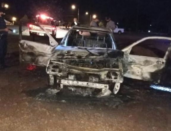 Investigan las causas del incendio de un automóvil en San Pedro Investigan las causas del incendio de un automóvil en San Pedro