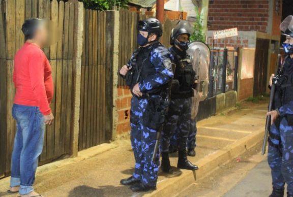 Más de 25 actas de infracción por transitar en la vía publica sin el uso del barbijo Más de 25 actas de infracción por transitar en la vía publica sin el uso del barbijo