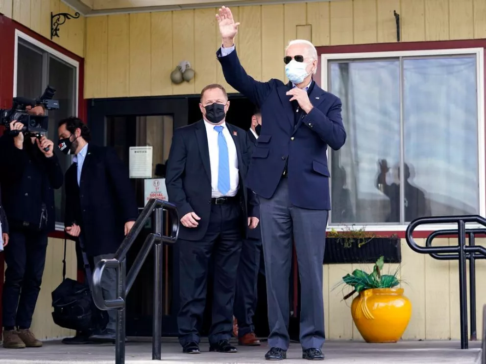 Melania Trump votó sin barbijo y Joe Biden visitó su ciudad natal
