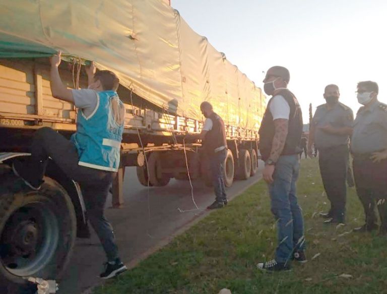 Interceptaron camión con droga que salió de Misiones | EL ...
