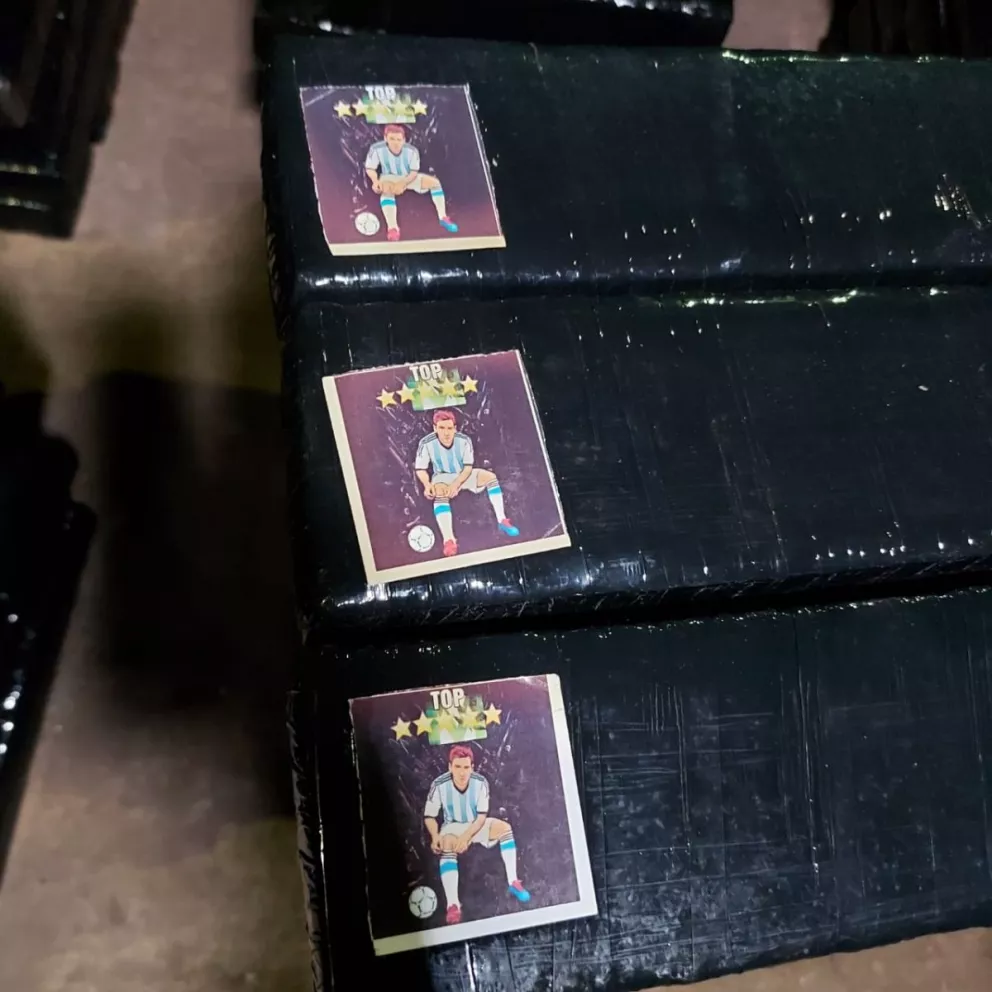 Figuras de Messi aparecieron en los panes de una carga narco que salió de Misiones
