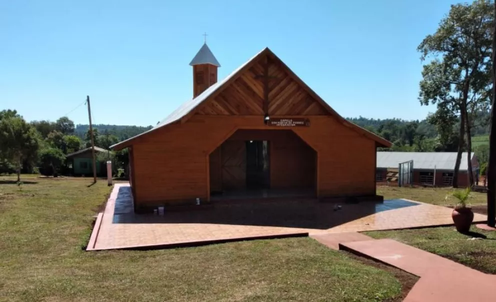 Andresito inaugura la primera capilla ecológica de la provincia