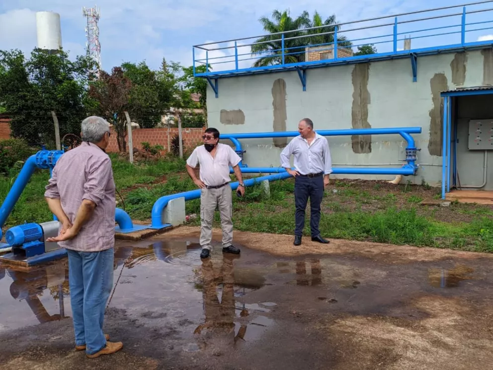 Supervisaron obras para abastecer agua potable en Wanda y Libertad 