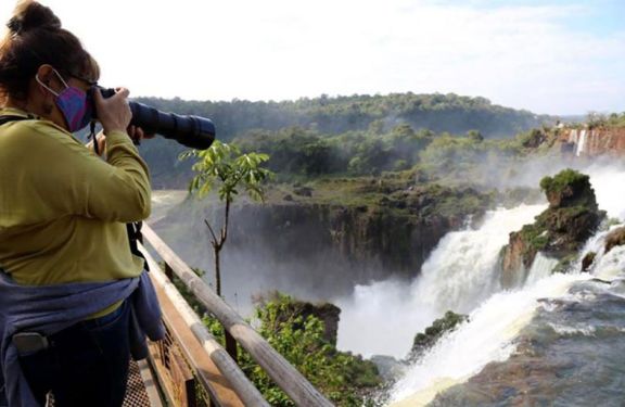 Analizan habilitar a Iguazú para recibir turistas internacionales Analizan habilitar a Iguazú para recibir turistas internacionales