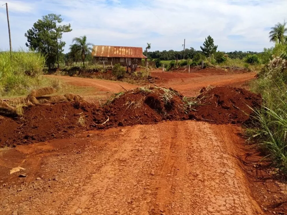 Caminos bloqueados, un perjuicio para los vecinos y productores en plena zafra tealera