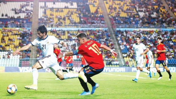 Club de Esperanza pide dinero por el pase de Vera de River a Eslovaquia Club de Esperanza pide dinero por el pase de Vera de River a Eslovaquia