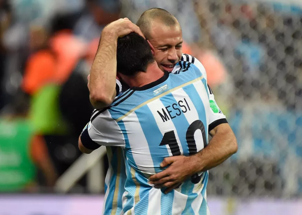 Emotivo mensajes en las redes de Messi y otros futbolistas para Mascherano