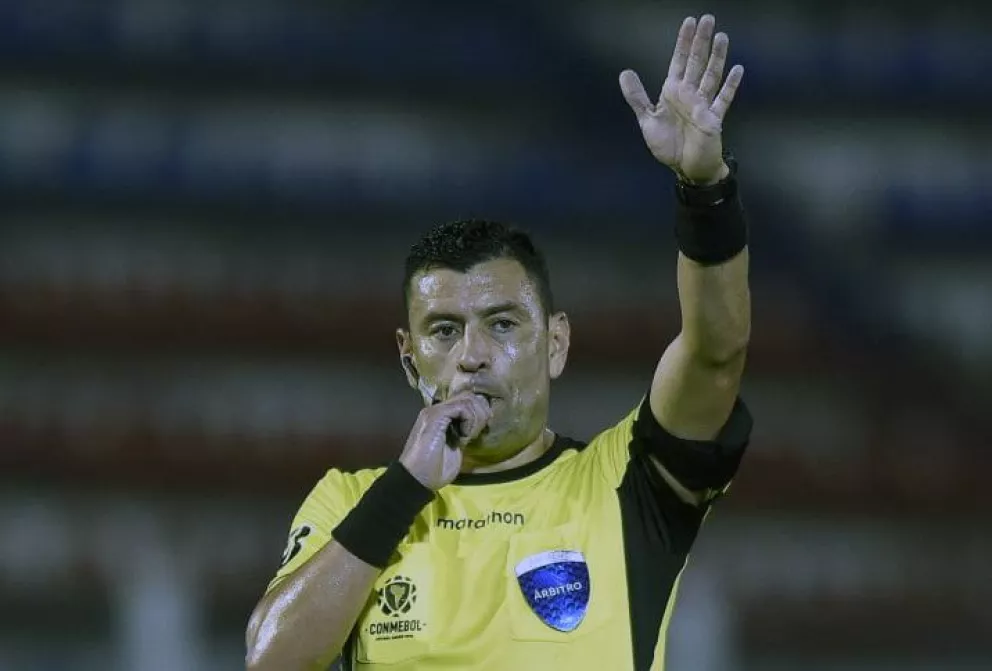 Tobar a Boca y Rojas a River: los árbitros designados para los octavos de la Libertadores