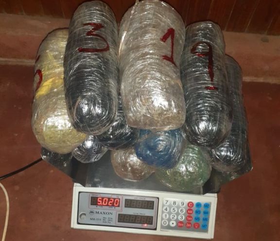 Incautaron una bolsa de arpillera con bultos de marihuana en Candelaria Incautaron una bolsa de arpillera con bultos de marihuana en Candelaria