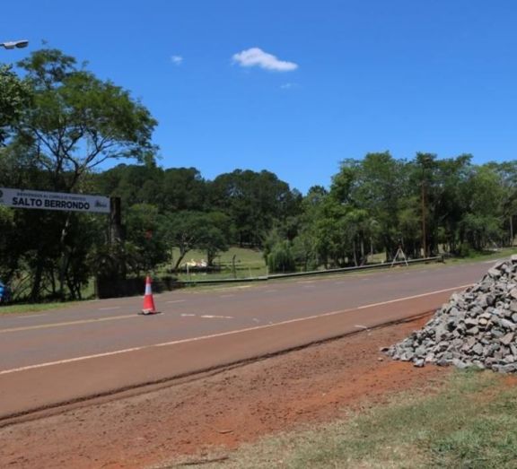 Realizan obras en el acceso al Salto Berrondo en Oberá Realizan obras en el acceso al Salto Berrondo en Oberá