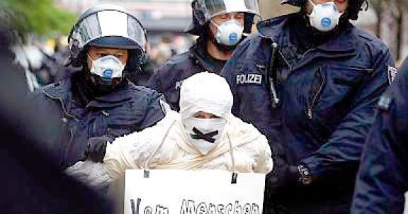 Disturbios en marcha antirrestricciones Disturbios en marcha antirrestricciones