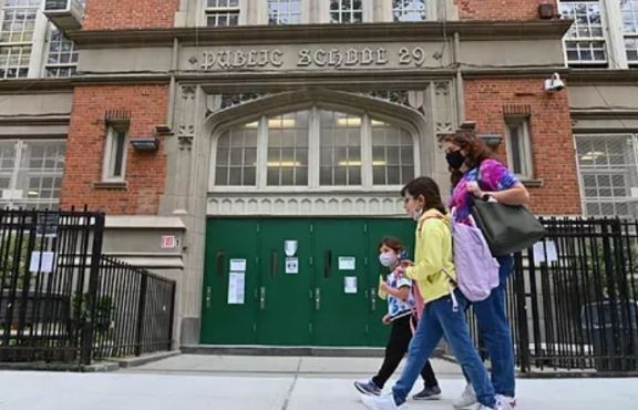 Por el Covid-19, Nueva York vuelve a cerrar sus escuelas públicas Por el Covid-19, Nueva York vuelve a cerrar sus escuelas públicas
