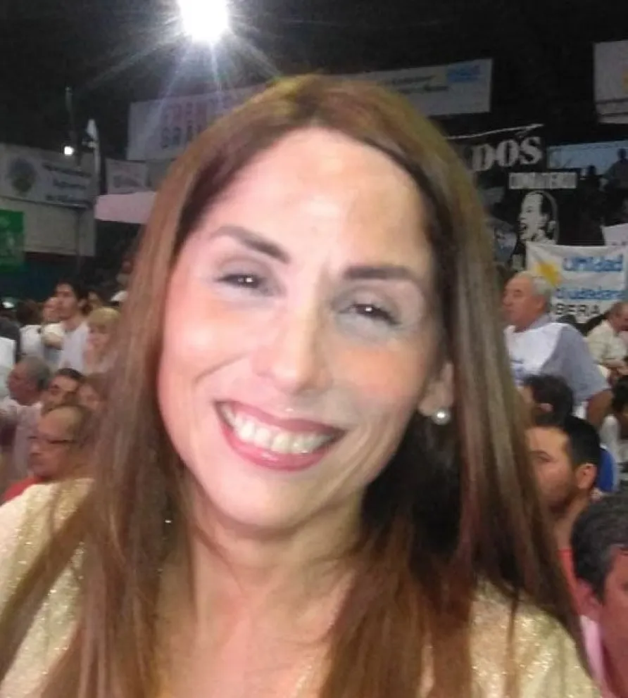 Subsecretaria desplazada por bailar chamamé