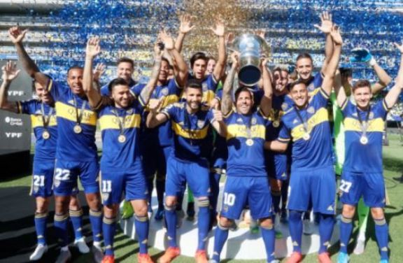 Boca recibió el trofeo de campeón de la última Superliga tras 258 días Boca recibió el trofeo de campeón de la última Superliga tras 258 días
