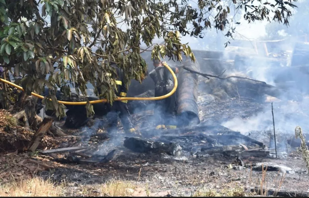 San Pedro: bomberos controlan incendio en un aserradero 