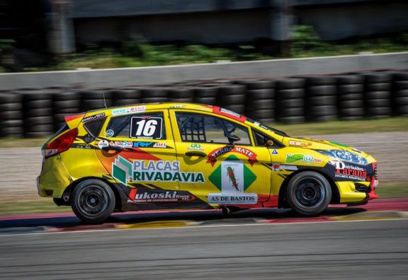 Sniechowski remontó 23 posiciones y sigue con chances en el Turismo Pista Sniechowski remontó 23 posiciones y sigue con chances en el Turismo Pista