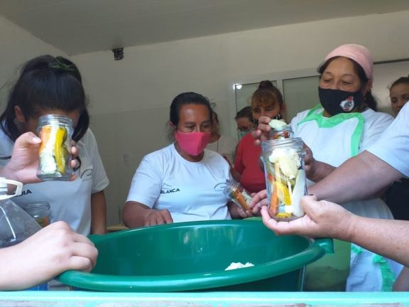 San Pedro: mujeres rurales se capacitaron en elaboración de envasados San Pedro: mujeres rurales se capacitaron en elaboración de envasados