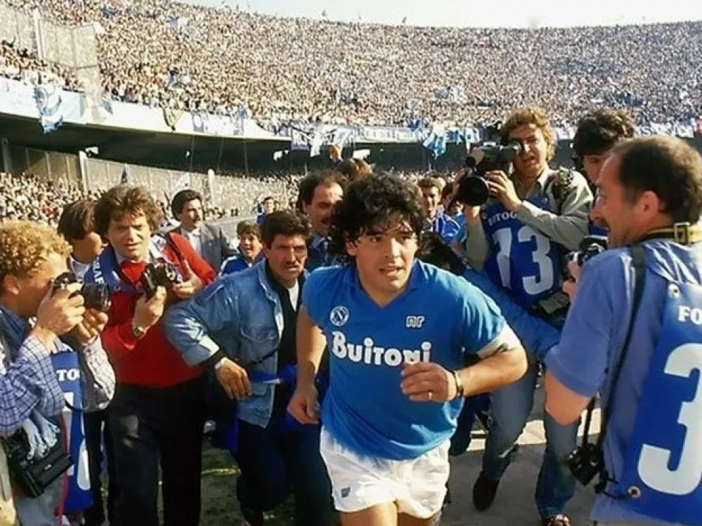 El estadio San Paolo del Napoli se llamara Diego Maradona