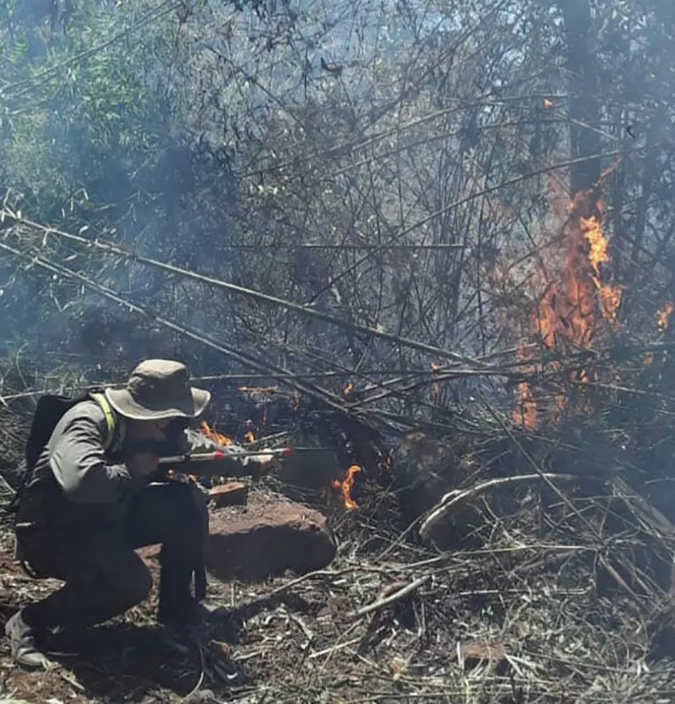 Incendios forestales amenazan zonas urbanas y aldeas y encaran evacuación