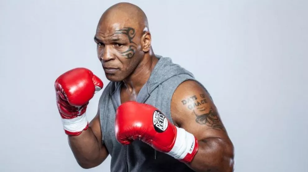 Mike Tyson vuelve mañana al boxeo en una exhibición con Roy Jones