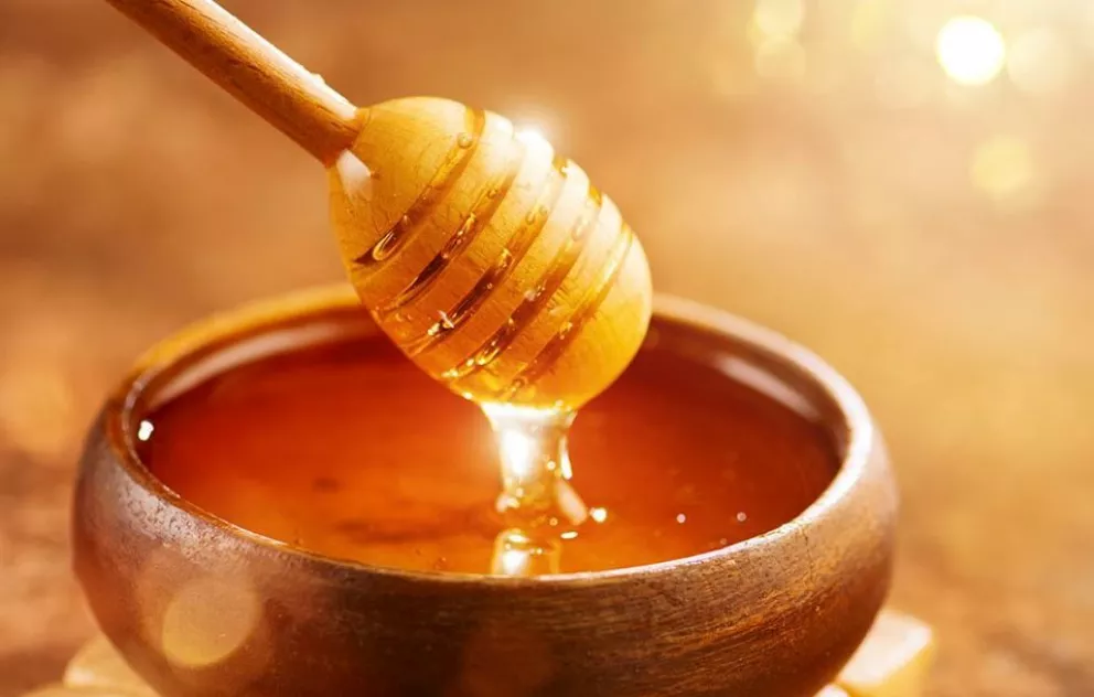 La ANMAT prohibió la venta de dos marcas de miel y una bebida