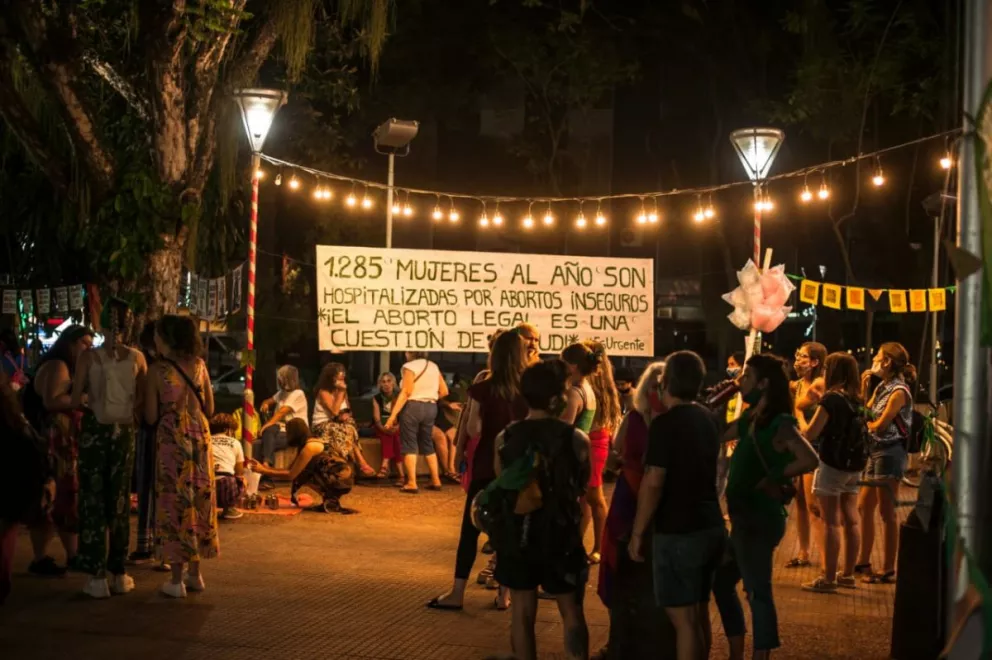 En Misiones la vigilia por la legalización del aborto se vive en la plaza San Martín
