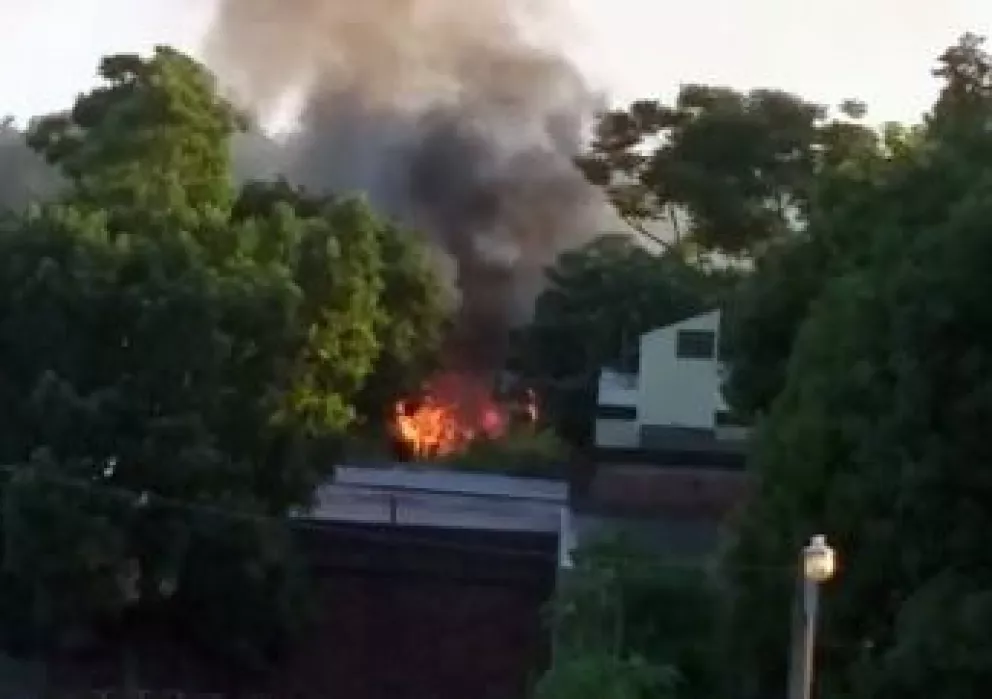 Incendio consumió por completo una vivienda en Jardín América