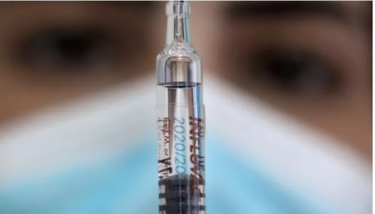 La vacuna del laboratorio Moderna tiene una efectividad de 94%