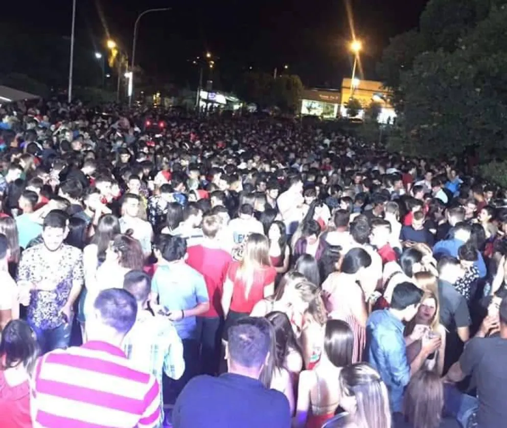 Tras el descontrol de Navidad, prohíben las reuniones en espacios públicos y anuncian más controles