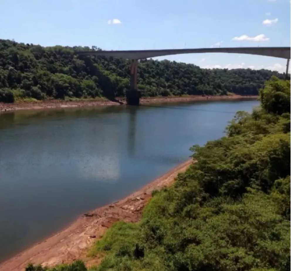 Bajante del rio Iguazú complica el abastecimiento de agua potable