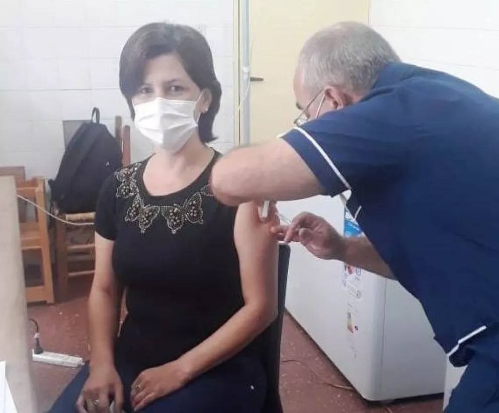Personal de salud de Irigoyen y San Antonio se inmunizaron contra el Covid-19