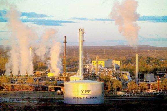 YPF refinancia su deuda para impulsar un plan de inversiones YPF refinancia su deuda para impulsar un plan de inversiones