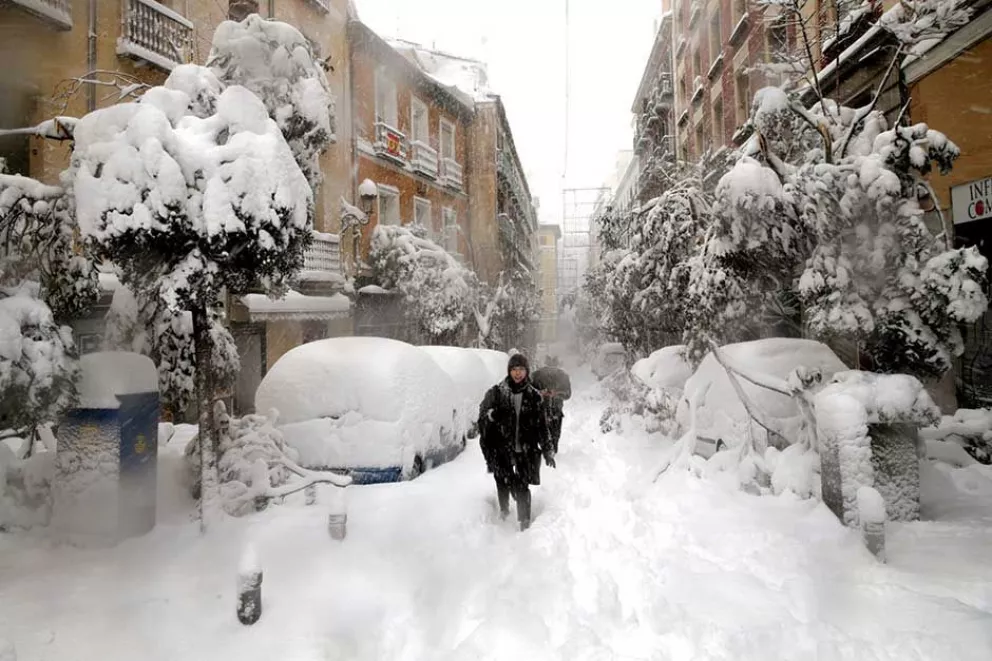 Una impresionante nevada sembró el caos en España 