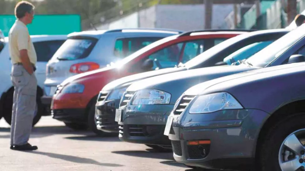 Por subas, la venta de autos usados cayó 13,6%