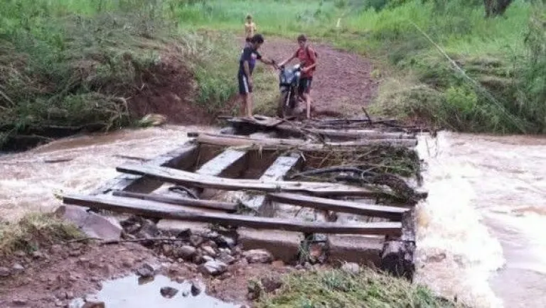 Caminos terrados en zonas de colonias, los más afectados por las constantes lluvias