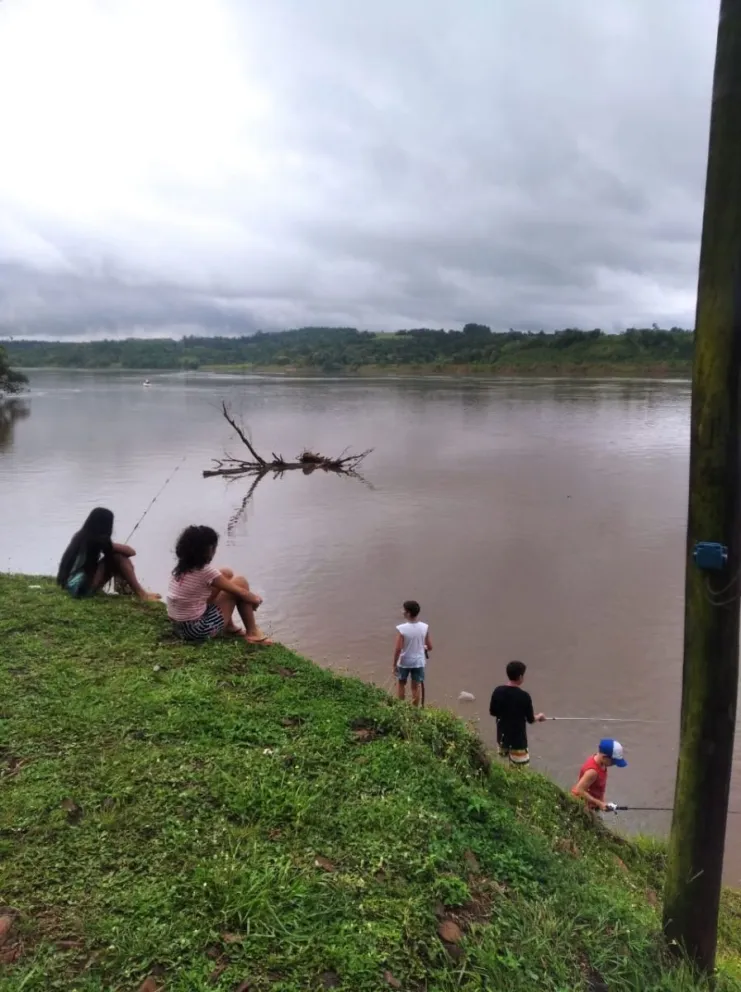 Creció el Paraná y no hay playa en Puerto Leoni